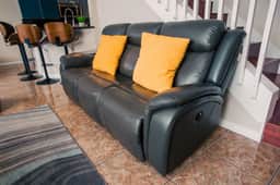 Cheerful 5 bed - 4 bath  Spacious Home