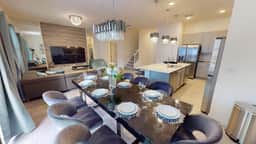 Spacious and Luxury 8 Bedrooms - Near Sea World