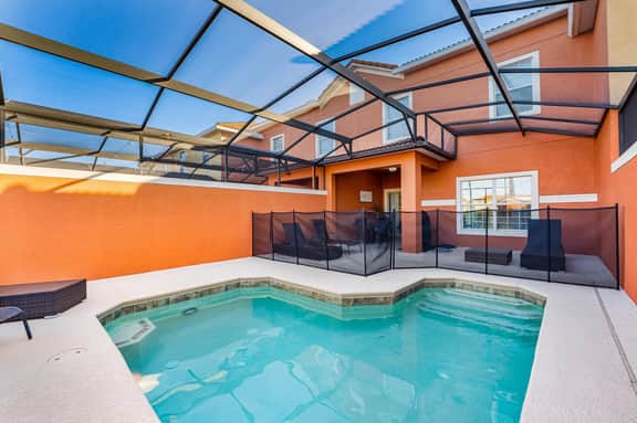 4 Bedroom House With Lake Views - Image 2