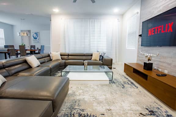 Mansion Style Solara House - 6 Bedrooms