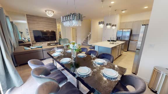 Spacious and Luxury 8 Bedrooms - Near Sea World